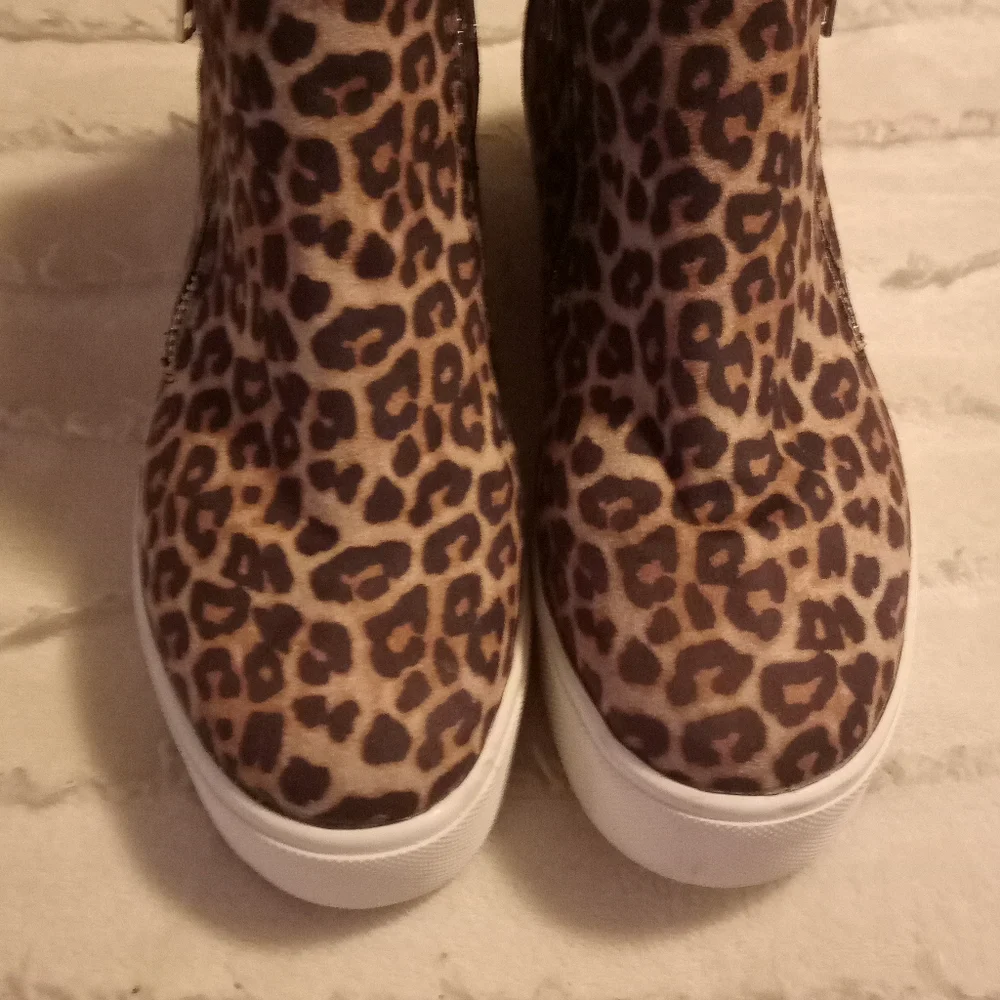 Soda wedgie sneaker size 7.5. (05) - Picture 11 of 11